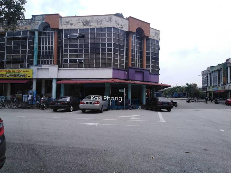 Bandar Pinggiran Subang 3 Stories Shoplot Corner - 1
