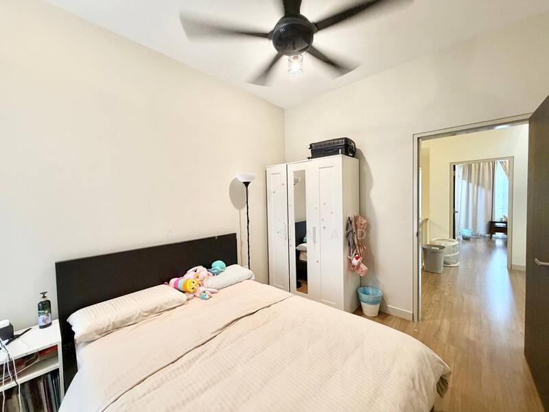 City of Elmina : Elmina Valley 2 - 4