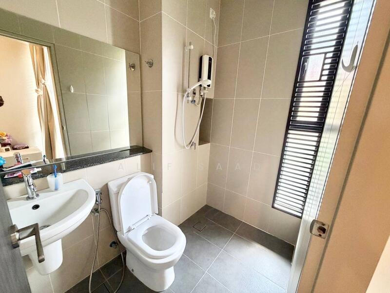 City of Elmina : Elmina Valley 2 - 5