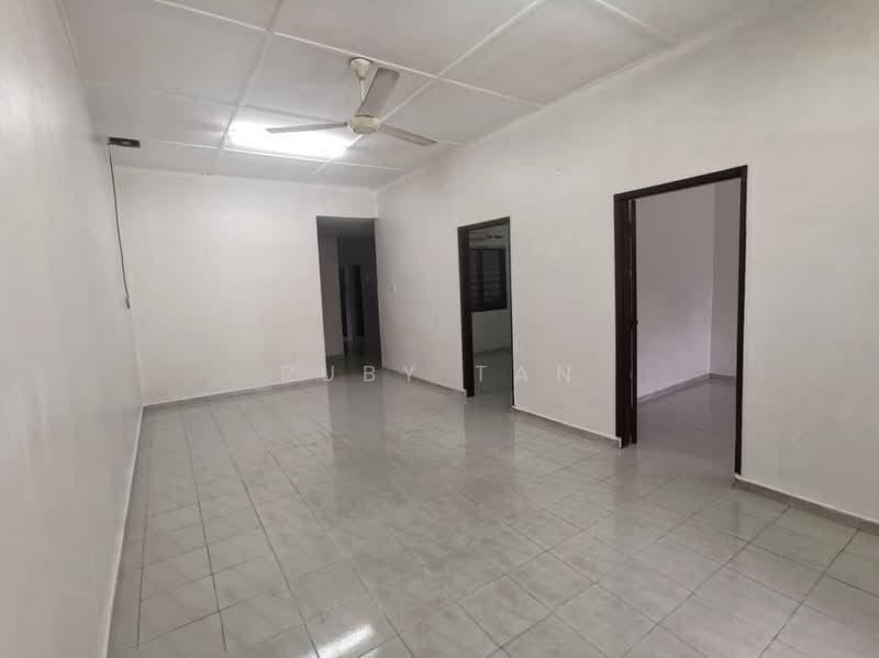 Taman Ungku Tun Aminah - 1