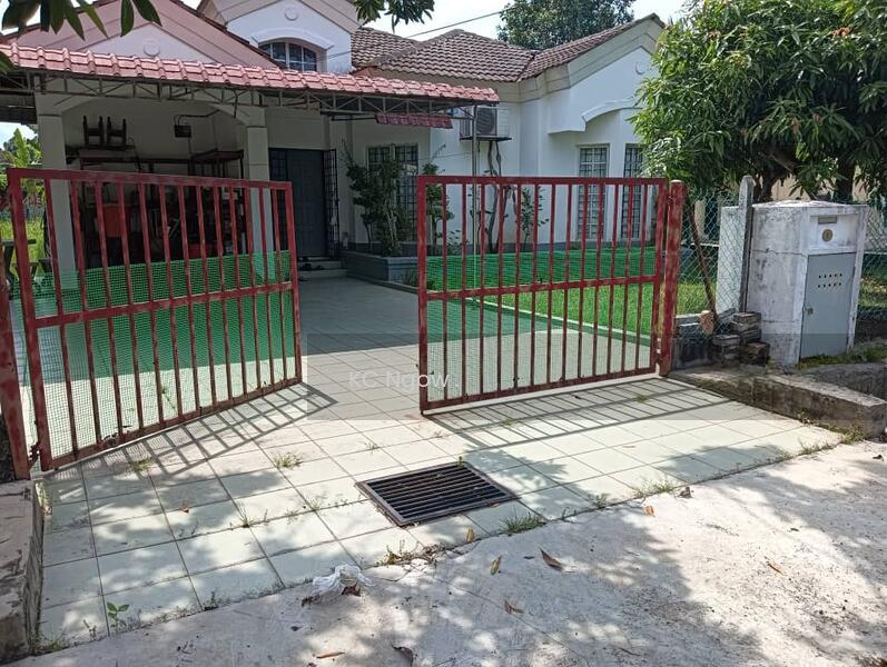 Pantai Sepang Putra - 1