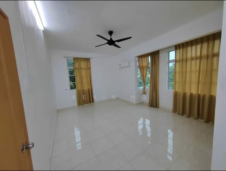 Double Storey Terrace House Corner - 2