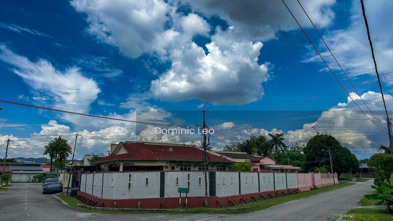 Semi-D cornerhouse at Taman Lim - 1