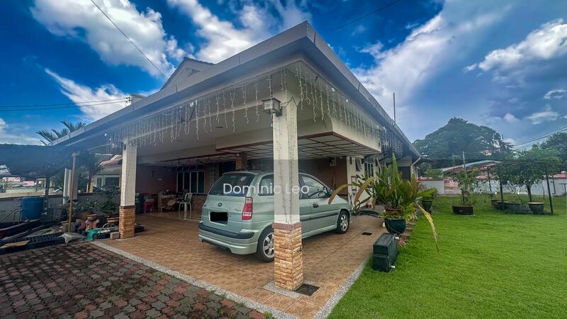 Semi-D cornerhouse at Taman Lim - 2