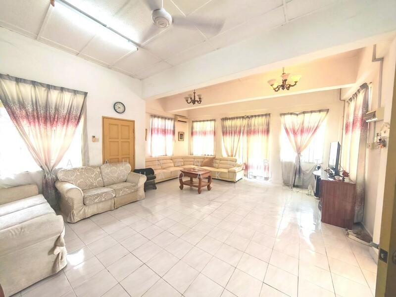 Taman Pinggiran Putra - 1