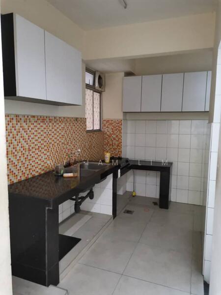 Pangsapuri Adelia - 4