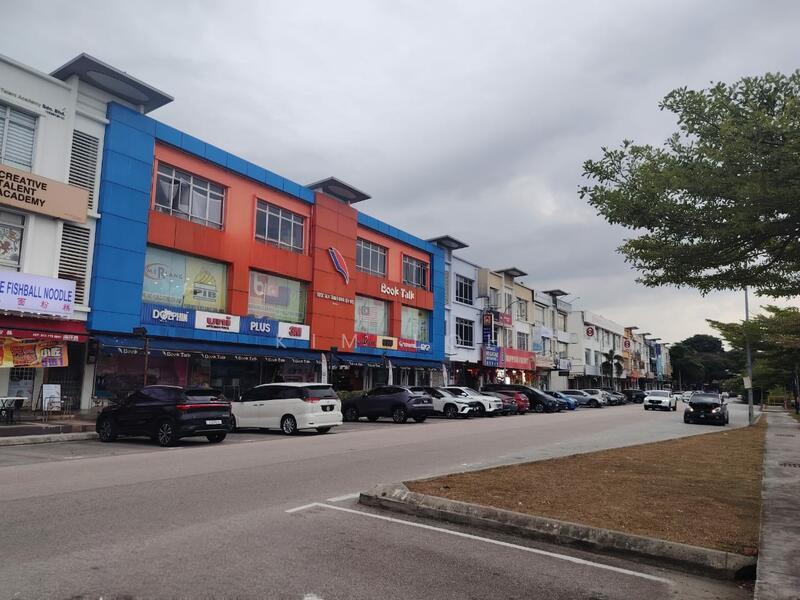 3 Storey Shoplot Facing Main Road Jalan Sagu Taman Daya Johor Bahru - 3