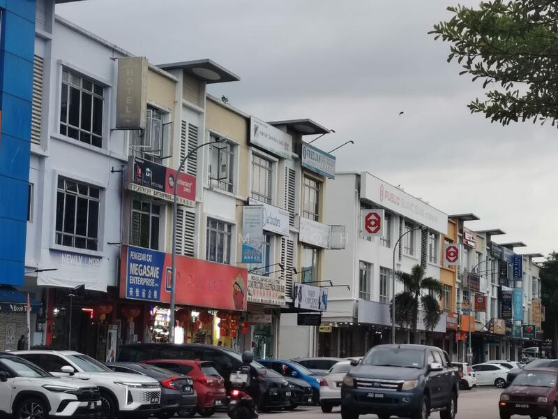 3 Storey Shoplot Facing Main Road Jalan Sagu Taman Daya Johor Bahru - 5
