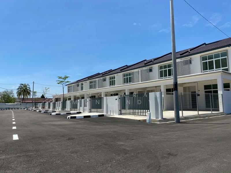 RUMAH TERES DUA TINGKAT DI LUNAS - 4