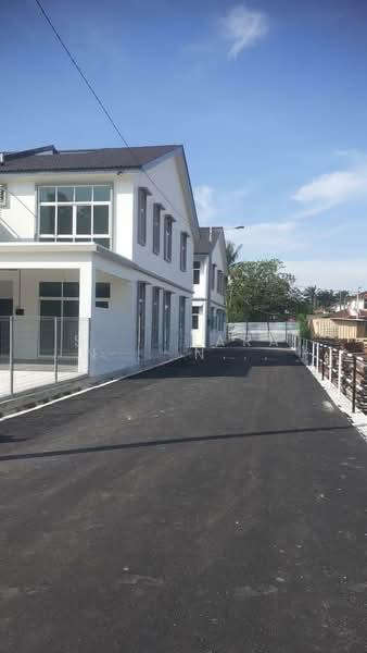 RUMAH TERES DUA TINGKAT DI LUNAS - 3