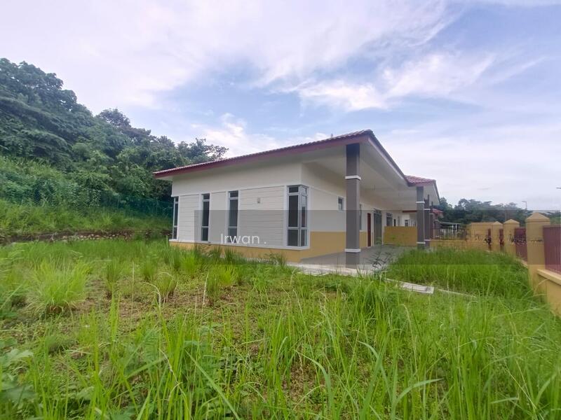 NEW UNIT CORNER LOT Single Storey SEMI D Bandar Baru Salak Tinggi Sepang - 3