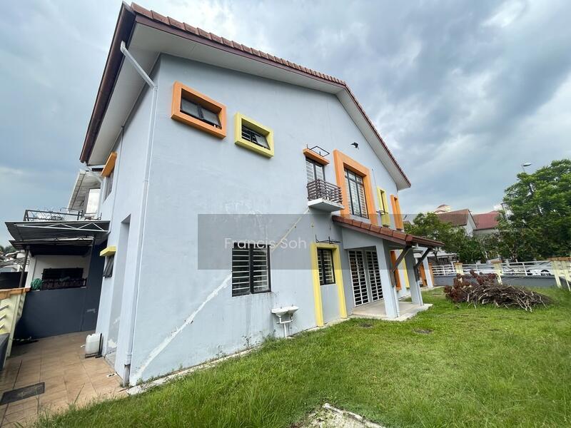 Corner with bigger land - 2