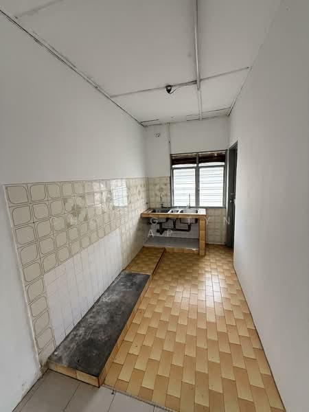 SS 13 Flat - 2