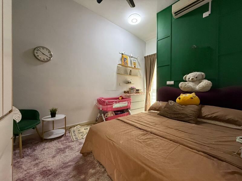 City of Elmina : Elmina Valley 2 - 5