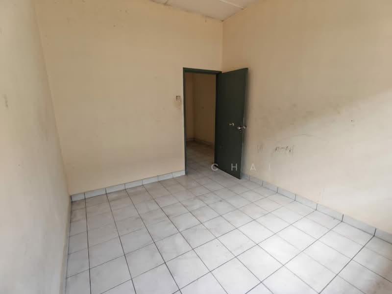 Sri Putra Apartment @ Sungai Buloh - 2