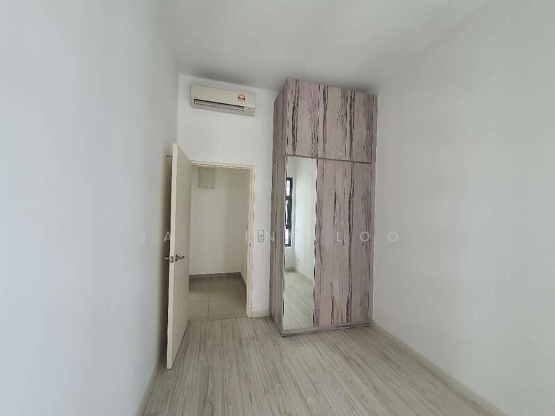 Lakeville Residence - 4