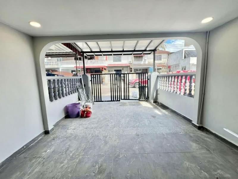 Double Storey Low Cost @ 27 Jalan Lanjut 6, Taman Desa Cemerlang Ulu Tiram. Johor - 3