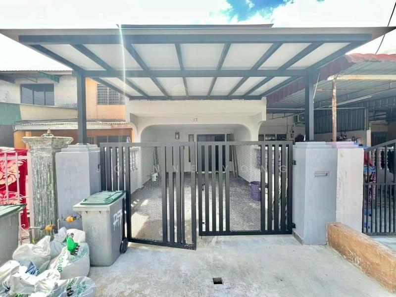Double Storey Low Cost @ 27 Jalan Lanjut 6, Taman Desa Cemerlang Ulu Tiram. Johor - 1