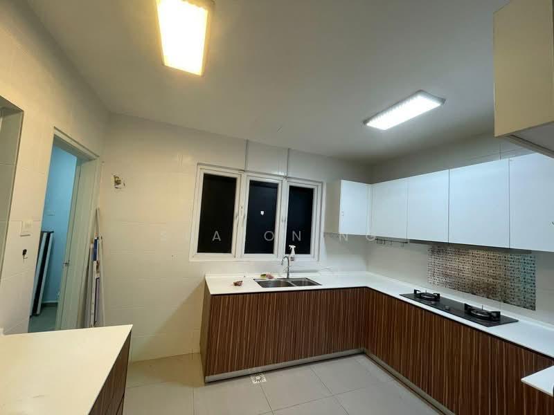 Seasons Amara Larkin - 2