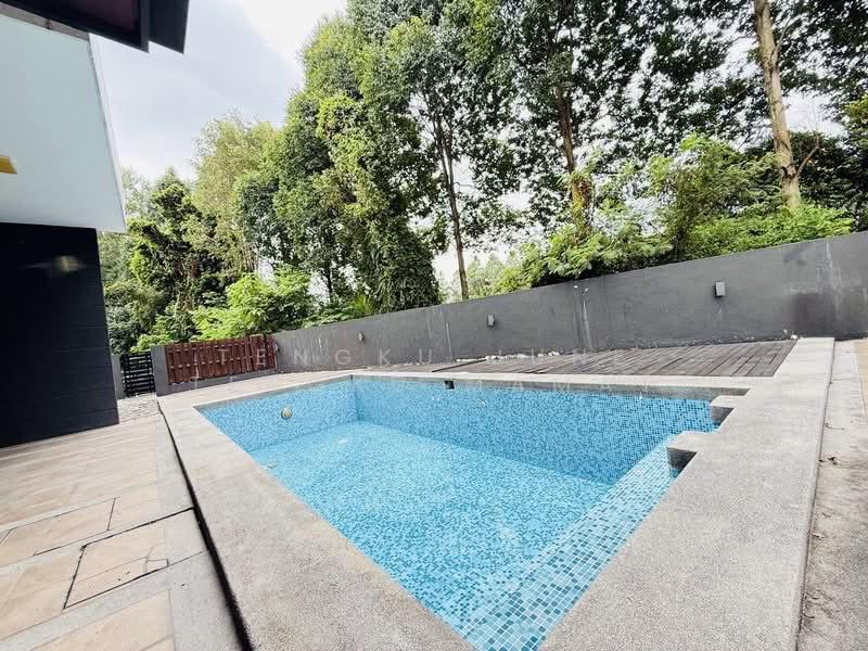 Corner Lot USJ Height 2.5 Storey with Swimming Pool - 3