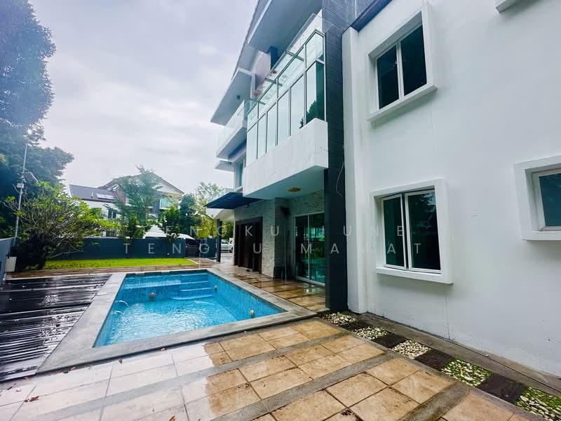 Corner Lot USJ Height 2.5 Storey with Swimming Pool - 2