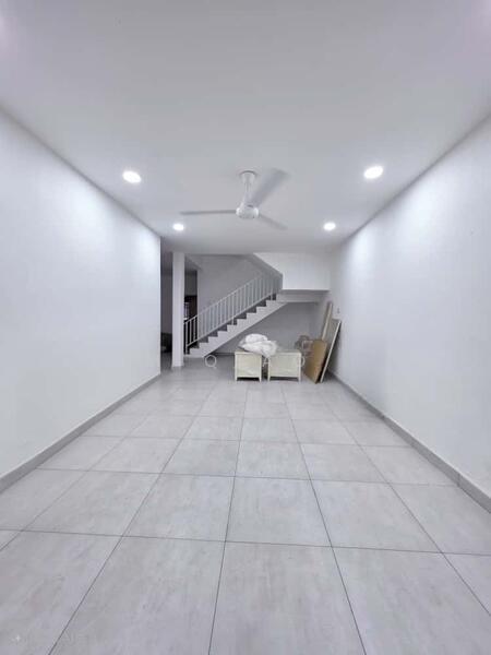 Double Storey Terrace Taman Maju, 83000 Batu Pahat, Johor. - 1