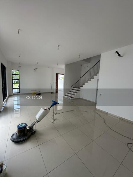 Precinct Arundina - 3