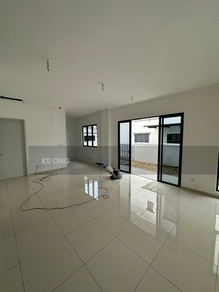 Precinct Arundina - 2