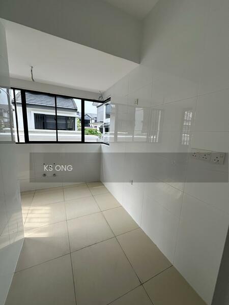 Precinct Arundina - 5