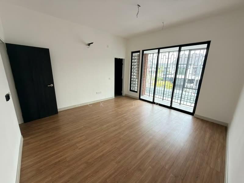 Elmina Green Three - 4