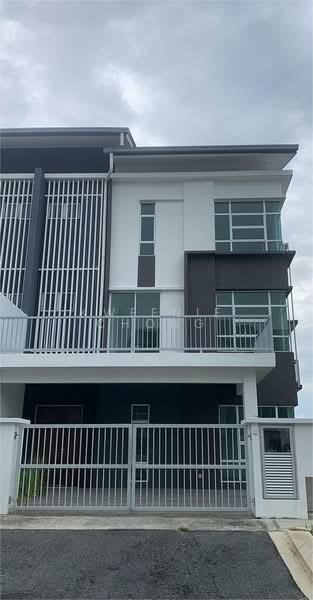 Taman Pinggiran Mahkota - 1