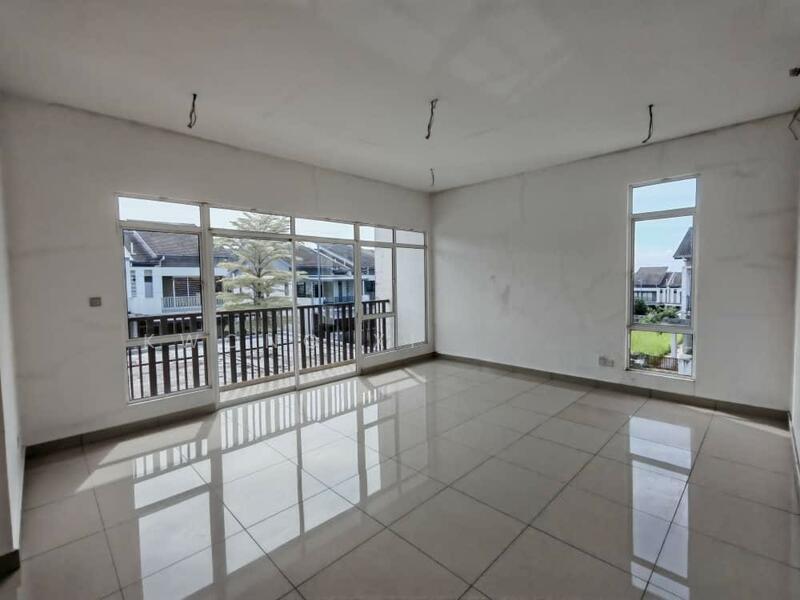 M RESIDENCE, CORUS 68 - 5