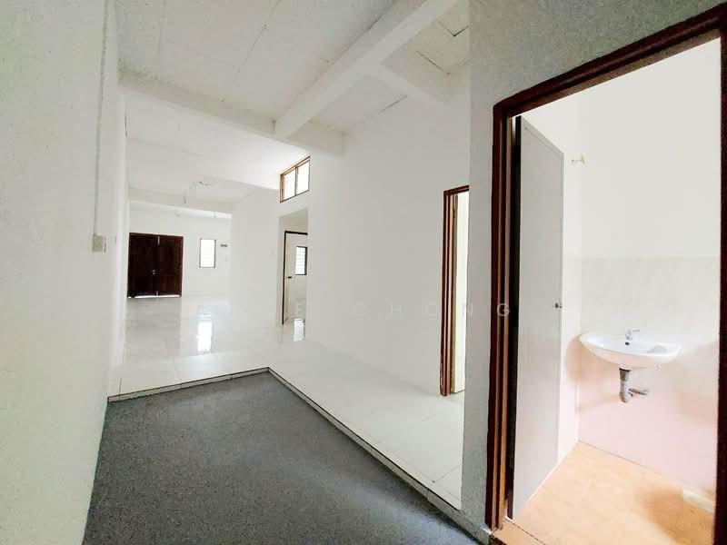 Pengkalan Single Storey Terrace House Facing Field For Sale - 5