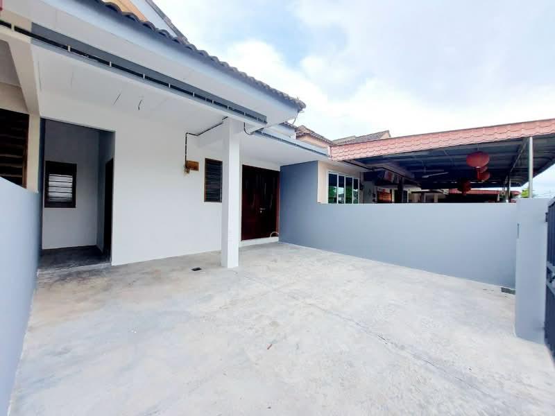 Pengkalan Single Storey Terrace House Facing Field For Sale - 2