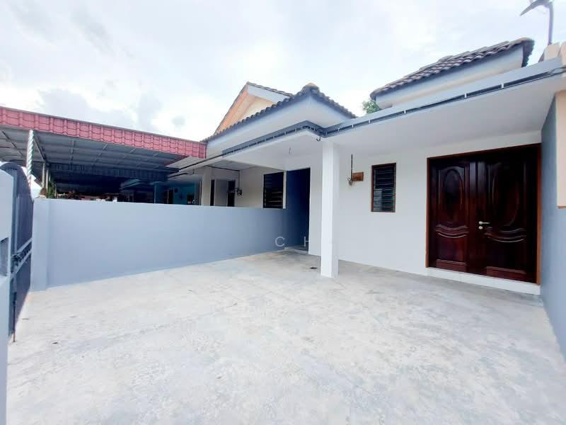 Pengkalan Single Storey Terrace House Facing Field For Sale - 1