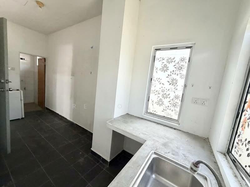 Rini Hills 2 - 3
