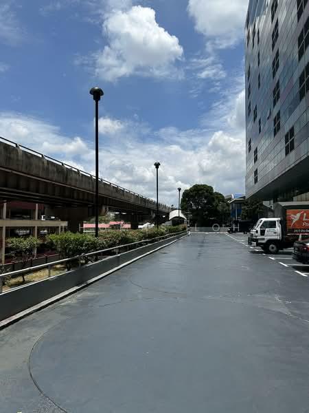 Leisure Commerce Square - 1