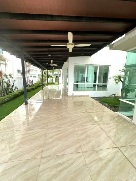 Senibong Cove - Isola Grandeur - 2