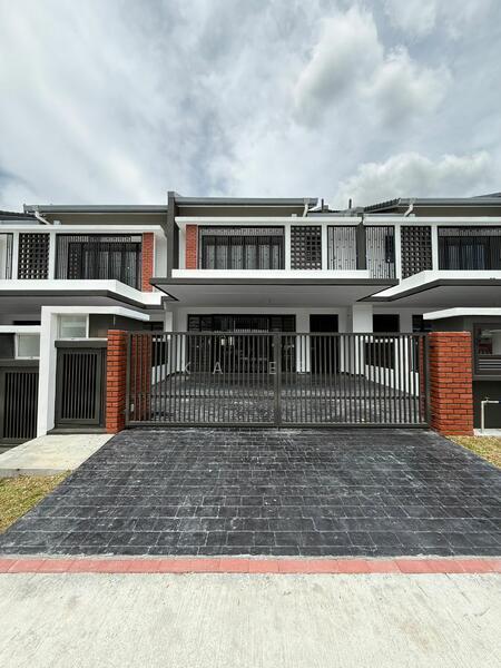 Elmina Green Seven - 1