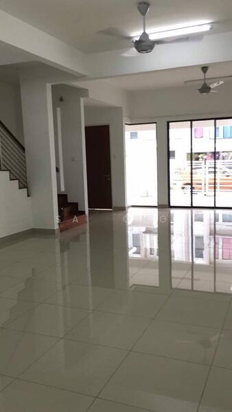 Averia Abadi Height - 4