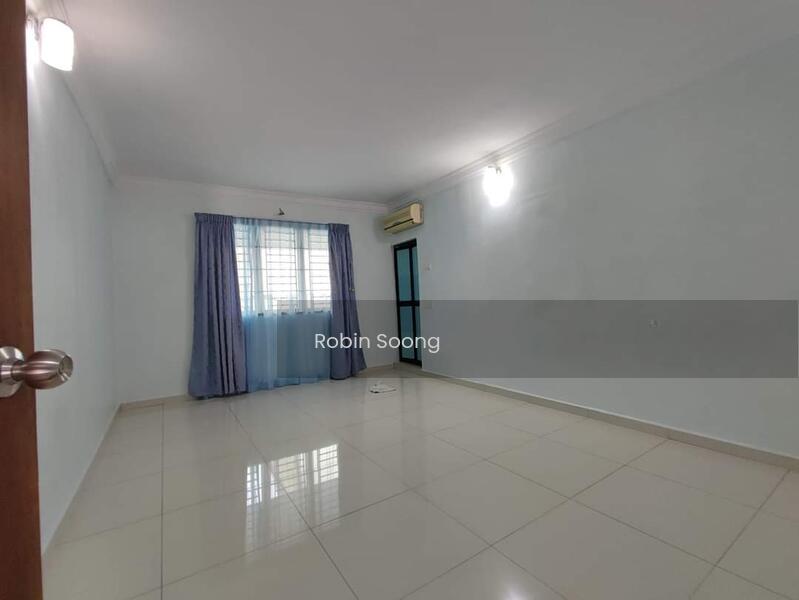 Freehold 1 Storey Semi D in Ujong Pasir - 4