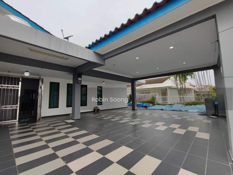 Freehold 1 Storey Semi D in Ujong Pasir - 1
