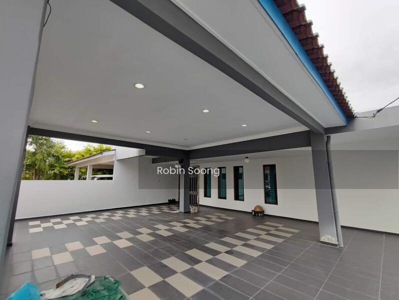 Freehold 1 Storey Semi D in Ujong Pasir - 3