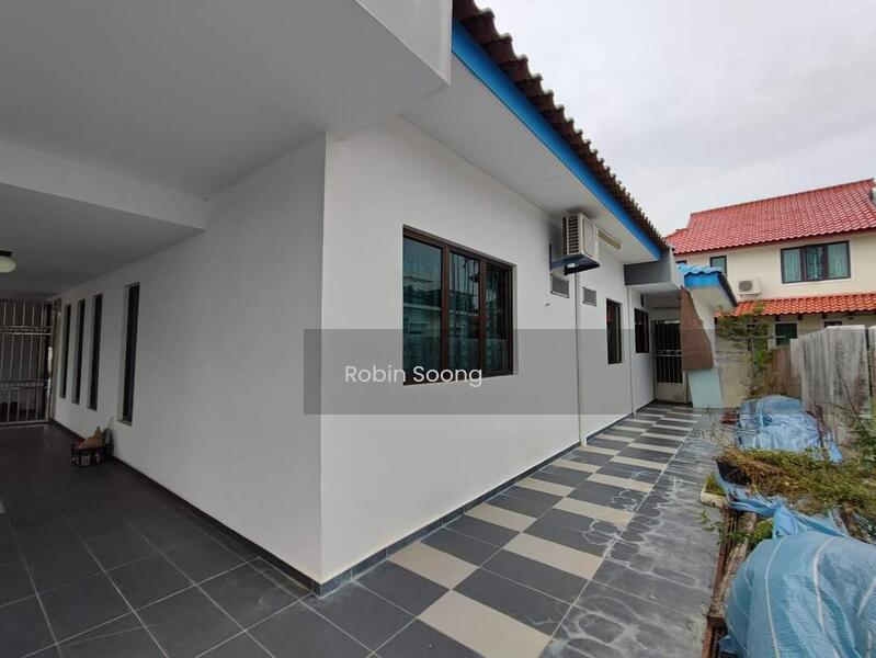 Freehold 1 Storey Semi D in Ujong Pasir - 2