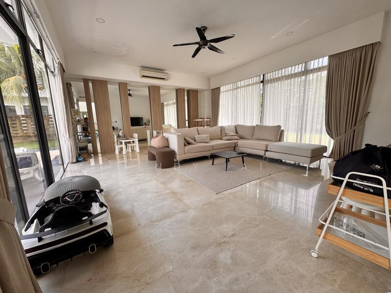 Noble Park Grand Pool Villas East Ledang - 1