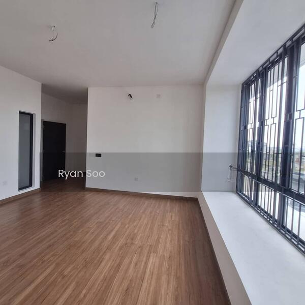 Elmina Green Five - 4