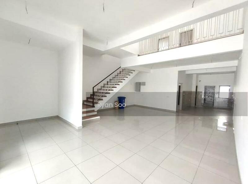 Elmina Green Five - 1