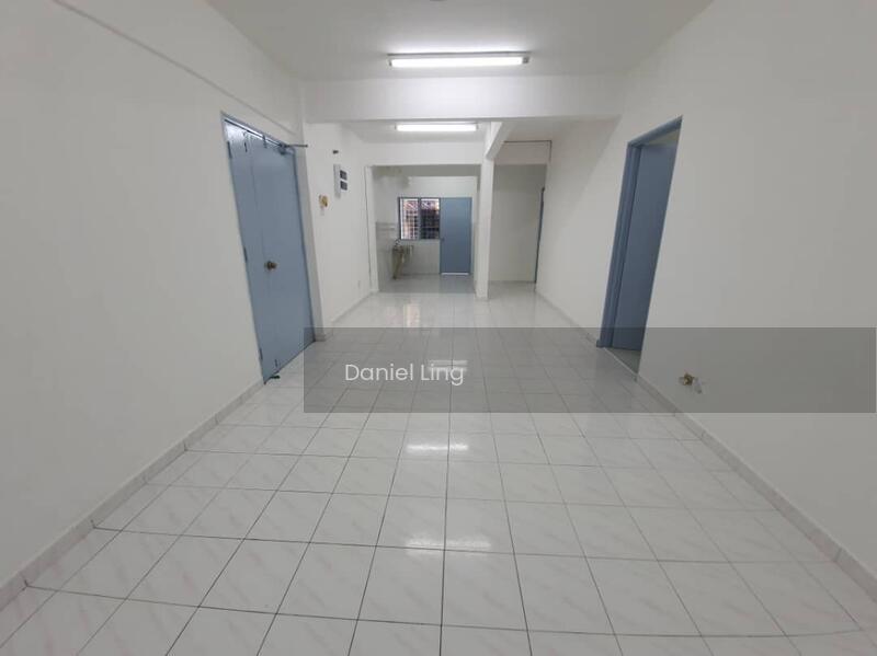 Lily & Jasmine Apartment - 2