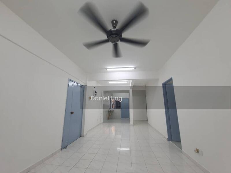 Lily & Jasmine Apartment - 1