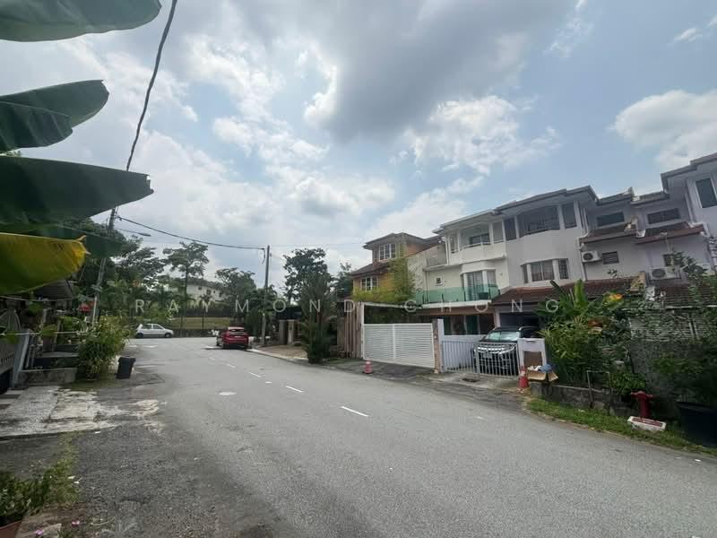 Taman Pinggiran Putra - 3
